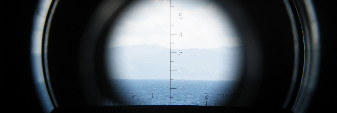 Marinefernglas mit Kompass