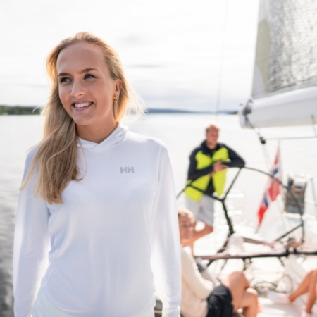 Mujer con prenda interior t&eacute;rmica Helly Hansen Lifa