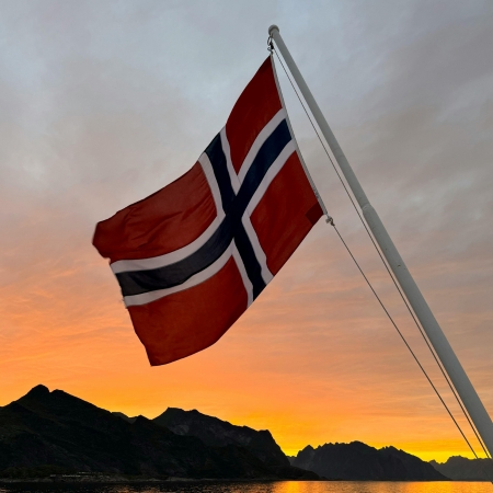 Noruega bandera barco con asta