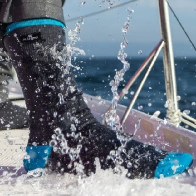chaussettes étanches sur pont de bateau