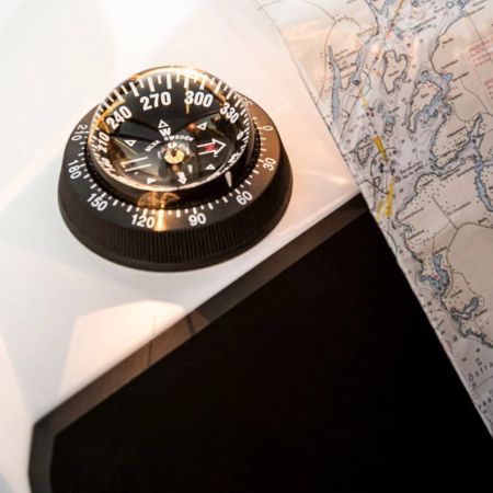 compas de navigation sur voilier