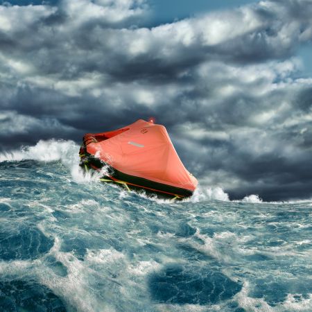 Radeau de survie en mer agitée