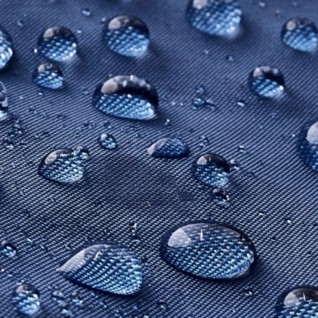 Déperlance sur une veste softshell