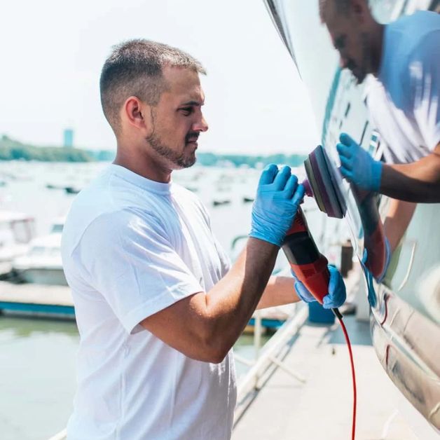 Entretien et nettoyage de coque de bateau