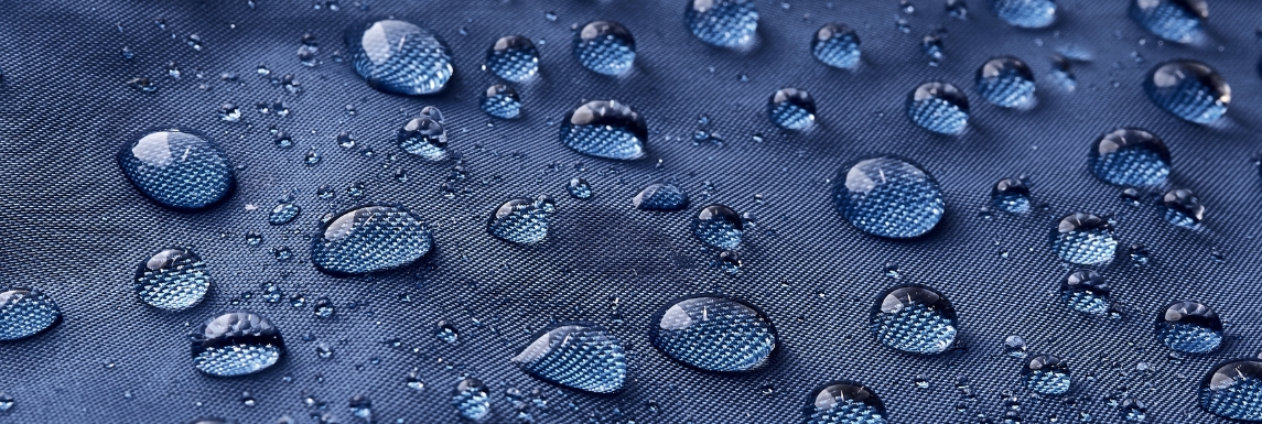 Déperlance sur une veste softshell