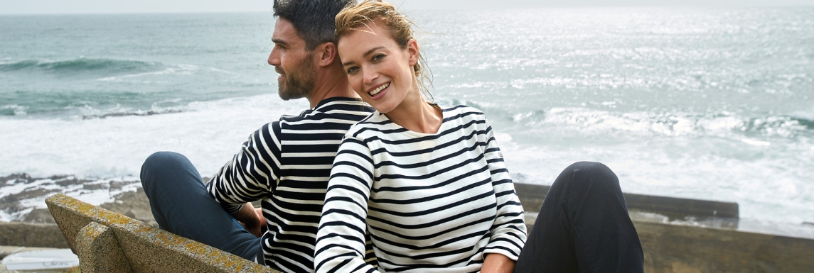 couple portant une marini&egrave;re