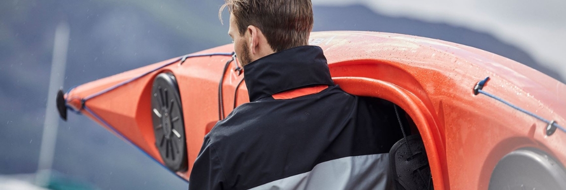 Marin avec une veste softshell